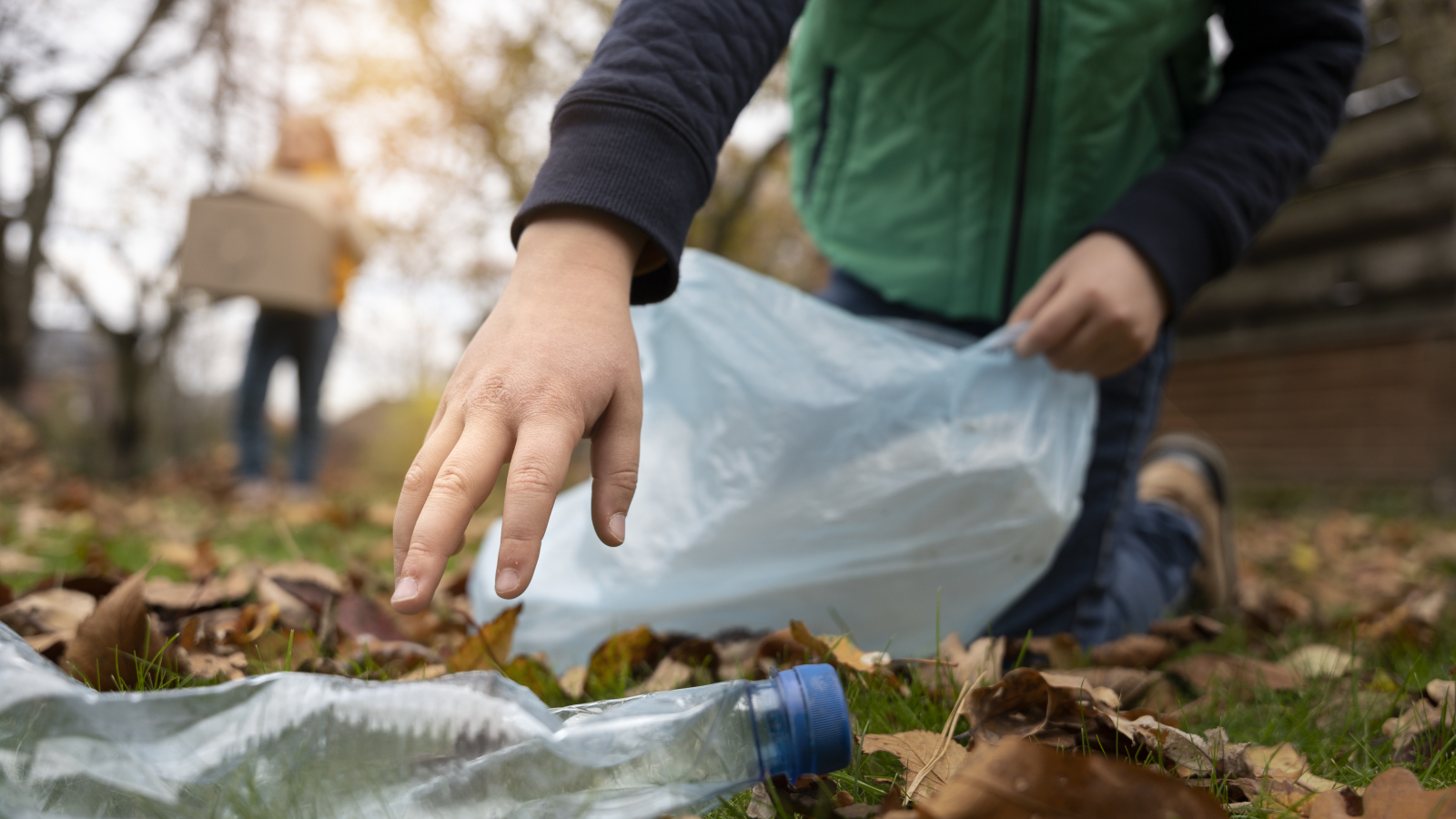 kids-learnign-about-environment